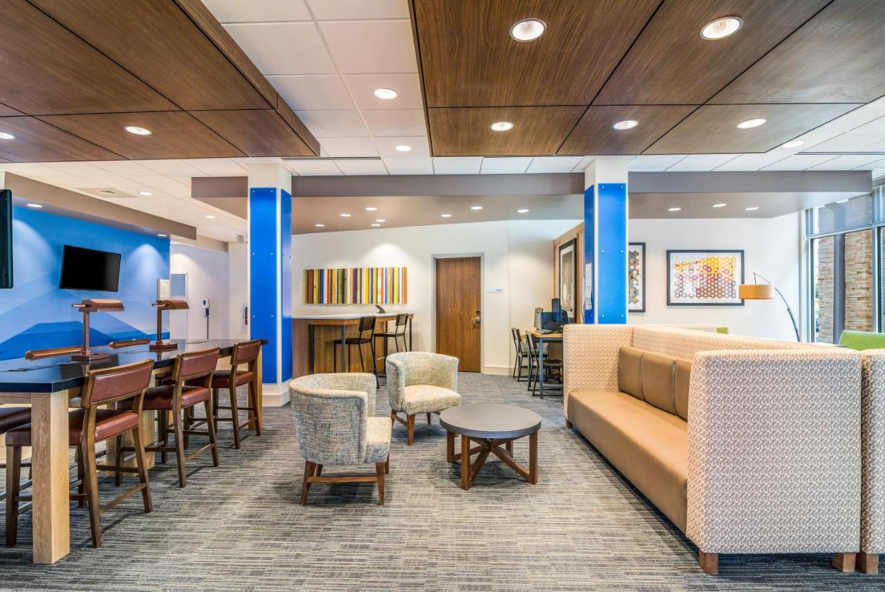 Holiday Inn Express & Suites - Asheboro By Ihg Exterior photo