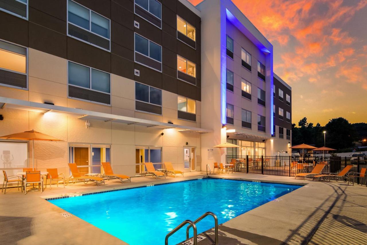 Holiday Inn Express & Suites - Asheboro By Ihg Exterior photo