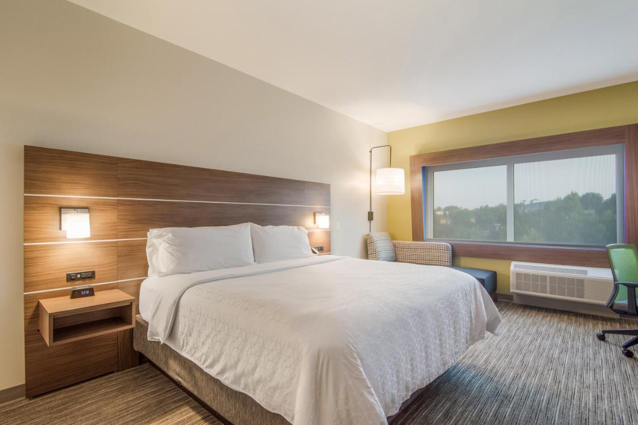 Holiday Inn Express & Suites - Asheboro By Ihg Exterior photo